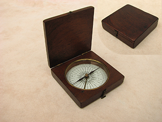 Early Victorian mahogany cased pocket compass, circa 1860
